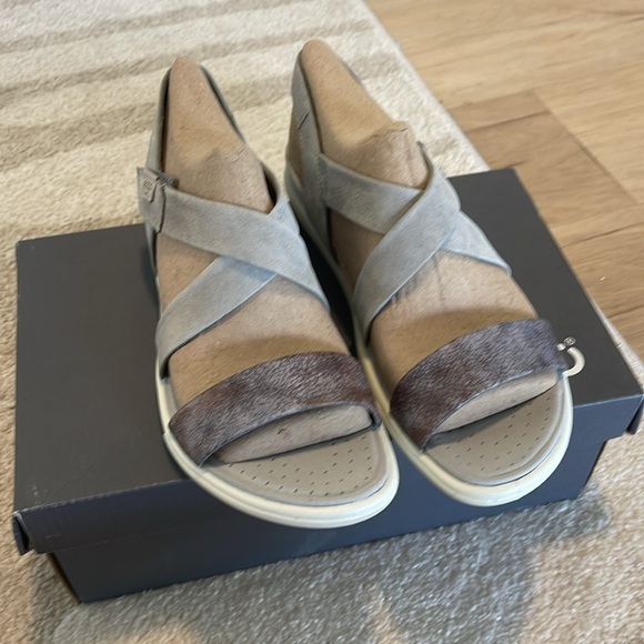 •Ecco• Sandals - Picture 3 of 7